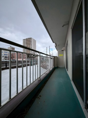 北弐十条マンションC棟のバルコニー