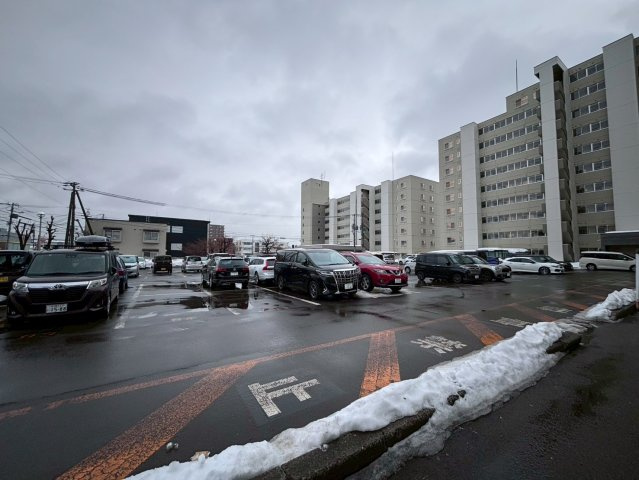 北弐十条マンションC棟の駐車場