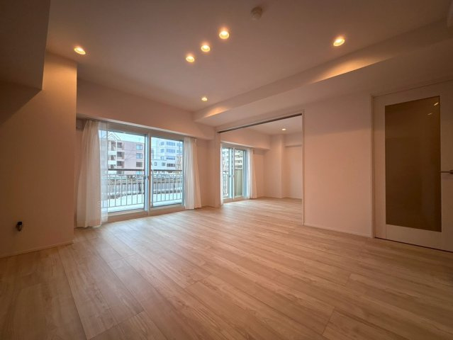 北弐十条マンションC棟の居間・リビング