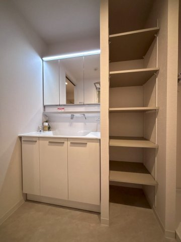 北弐十条マンションC棟の独立洗面台