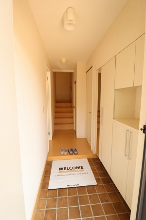 ナーセリーコートBの玄関|別部屋の写真です