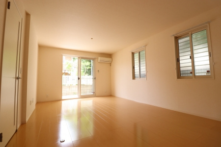 ナーセリーコートBの居間・リビング|別部屋の写真です