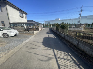 【前面道路含む現地写真】 | 笠間市南友部4LDK中古住宅