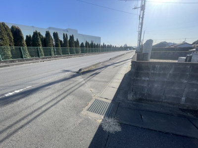 【前面道路含む現地写真】 | 笠間市南友部4LDK中古住宅