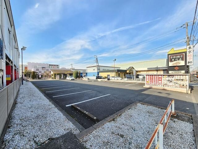 大和桜ヶ丘店舗の駐車場