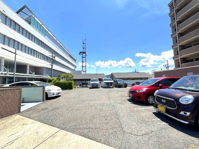 プレミール28の駐車場