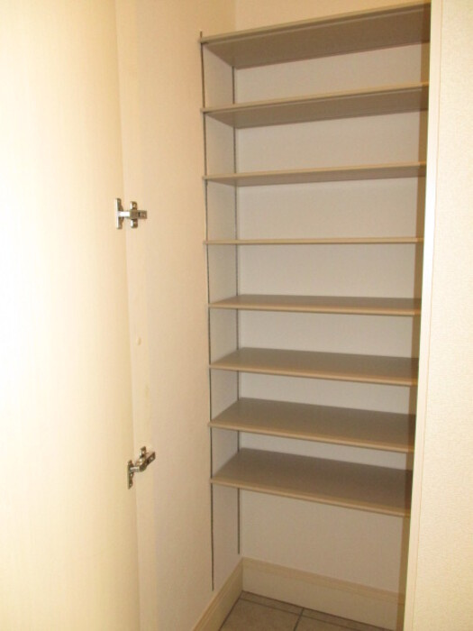 Salle　de sejour【シャルドセジュール】の玄関