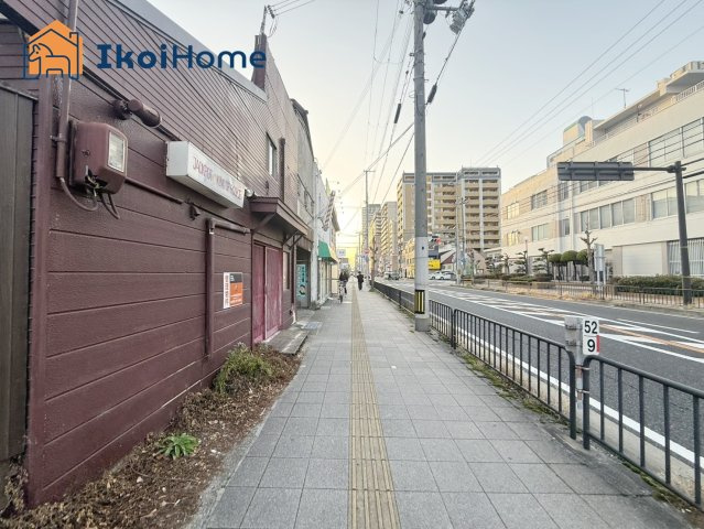明石市桜町　土地の前面道路含む現地写真|●年中無休：当日予約可●前面道路は北西側17.3ｍです！交通にはとても便利です！歩道がございます！