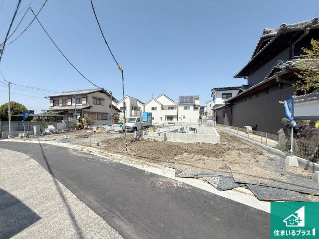 八尾市神宮寺　新築一戸建ての前面道路含む現地写真|周辺は落ち着いた街並みの住宅地！子育てがしやすい住環境です！まだ未完成ですが、現地でしかわからない事もございます。是非一度ご覧ください。