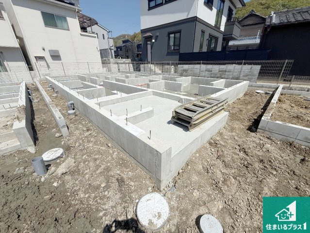 八尾市神宮寺　新築一戸建ての外観|周辺は落ち着いた街並みの住宅地！子育てがしやすい住環境です！まだ未完成ですが、現地でしかわからない事もございます。是非一度ご覧ください。