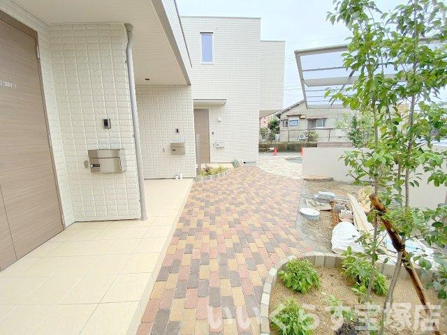 HEBEL Maison 鴻池のエントランス|ゆとりのあるエントランスです