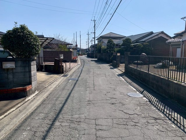 久留米市江戸屋敷２丁目　売り土地の前面道路含む現地写真