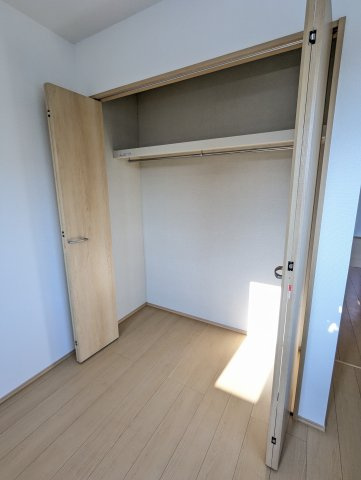 ひたちなか市津田853番の収納|クローゼット内にキャストなどを置いていただき、スペースの有効活用を！