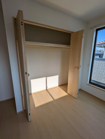 ひたちなか市津田853番の収納|衣類だけでなく、小物も上の棚に収納できて大変便利です！