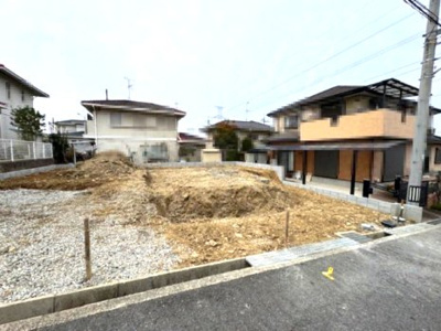 【外観】 | Livele Garden.S堺市南区御池台2丁 | 泉北高速鉄道「栂・美木多」駅までバス利用可能！最寄りのバス停「庭代台中学校前」までは徒歩3分と、お出かけもラクラク。（2026年3月2日撮影）