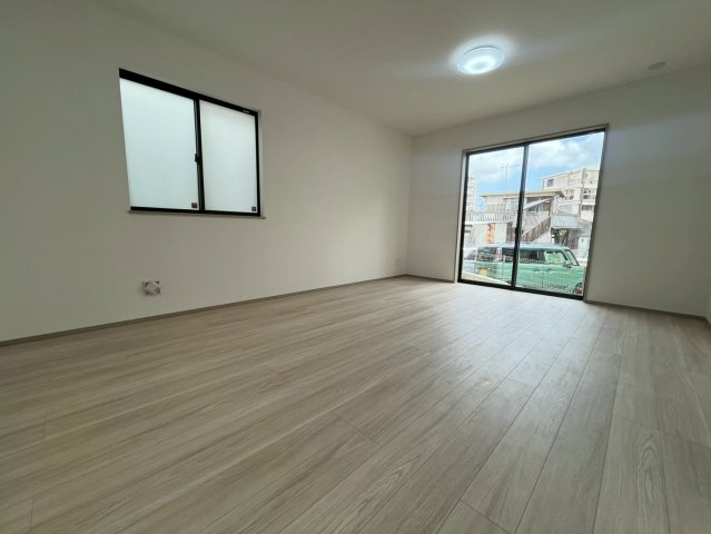 ハートフルタウン与那原町与那原　全4棟の居間・リビング