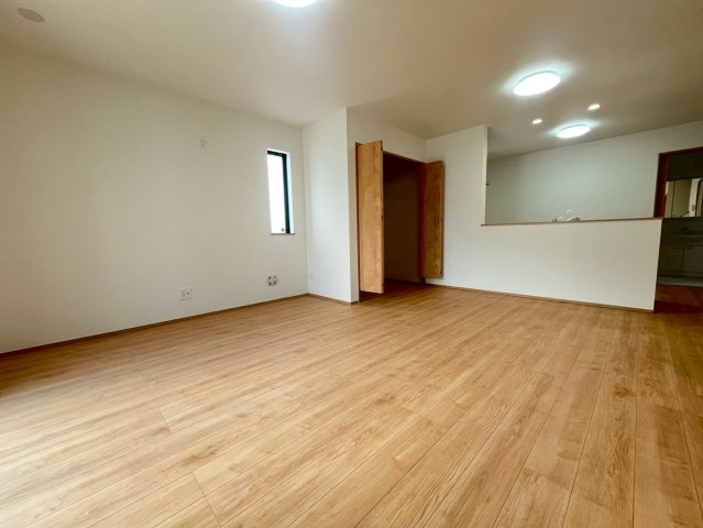 ハートフルタウン与那原町与那原　全4棟の居間・リビング|※同建築会社施工参考写真となります。