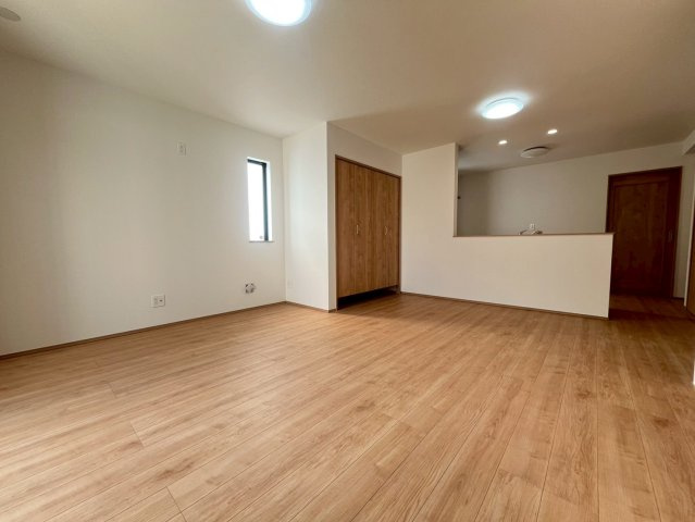 ハートフルタウン与那原町与那原　全4棟の居間・リビング|※同建築会社施工参考写真となります。