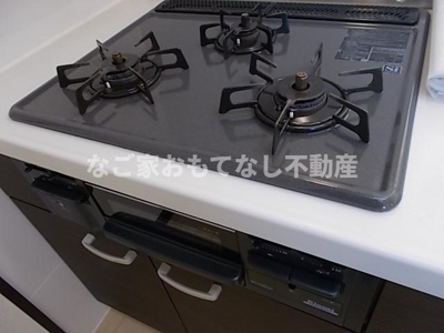 【キッチン】 | スクエア松本Ⅰ | 嬉しい3口コンロ。