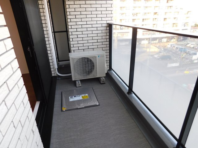オークラビルのバルコニー|別部屋の写真です