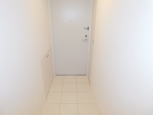 オークラビルの玄関|別部屋の写真です