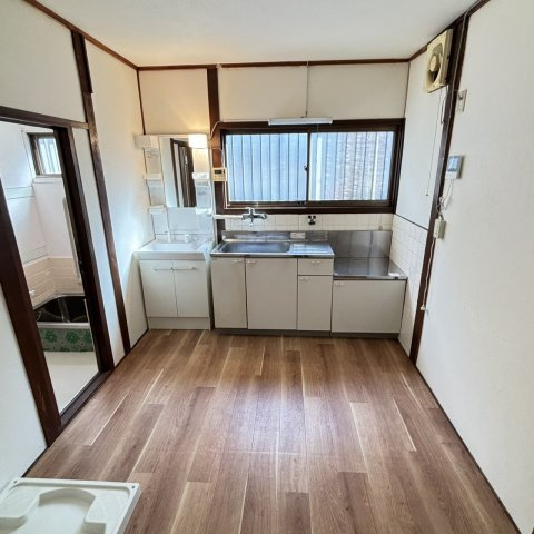 桜丘町戸建の居間・リビング