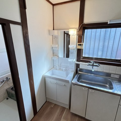桜丘町戸建の洗面所