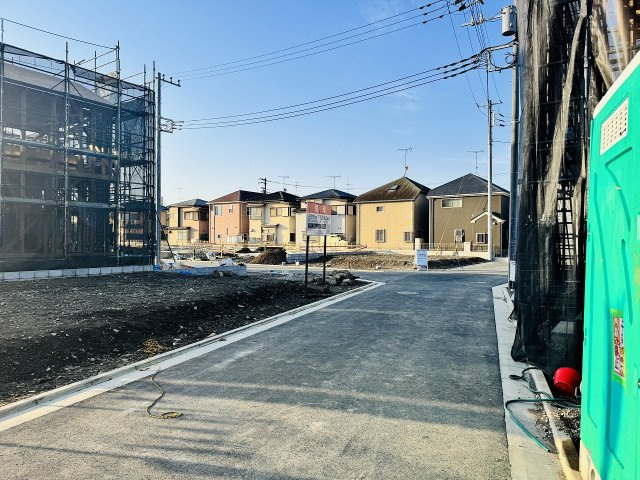 八王子市　泉町　建築条件無し売地　２６期の前面道路含む現地写真|～南西側5ｍ・北西側4.5ｍ道路に面しています～