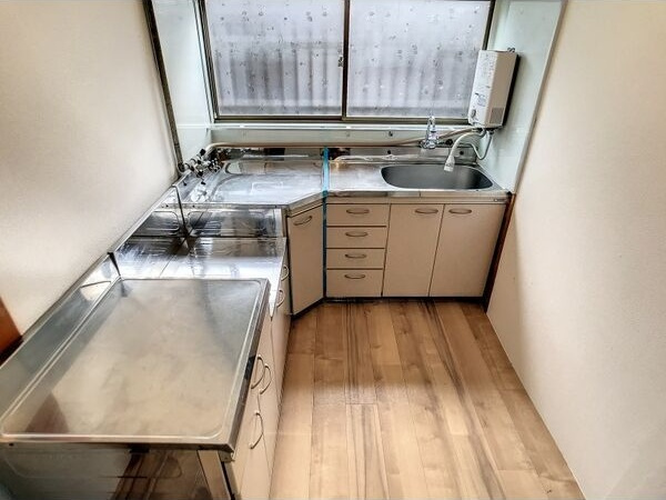 末広町貸家のキッチン