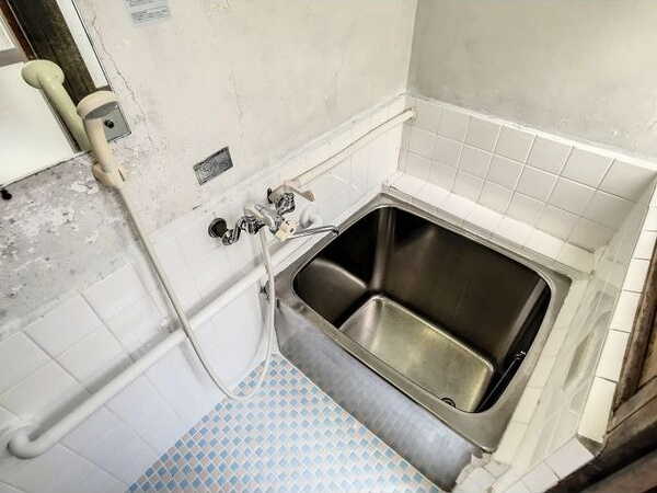 末広町貸家の浴室