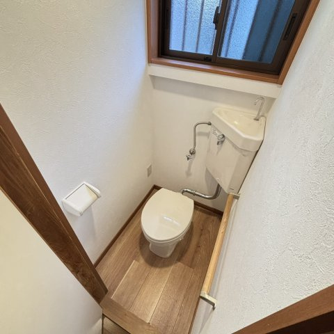 木屋元町貸家のトイレ