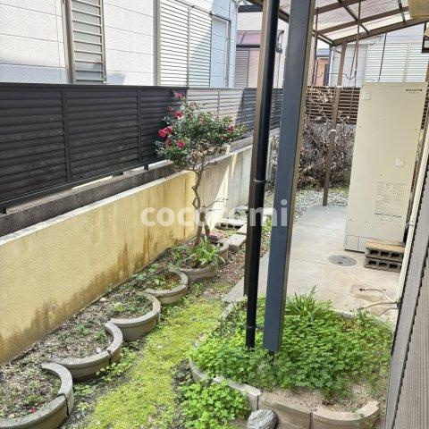 大住谷戸建の庭