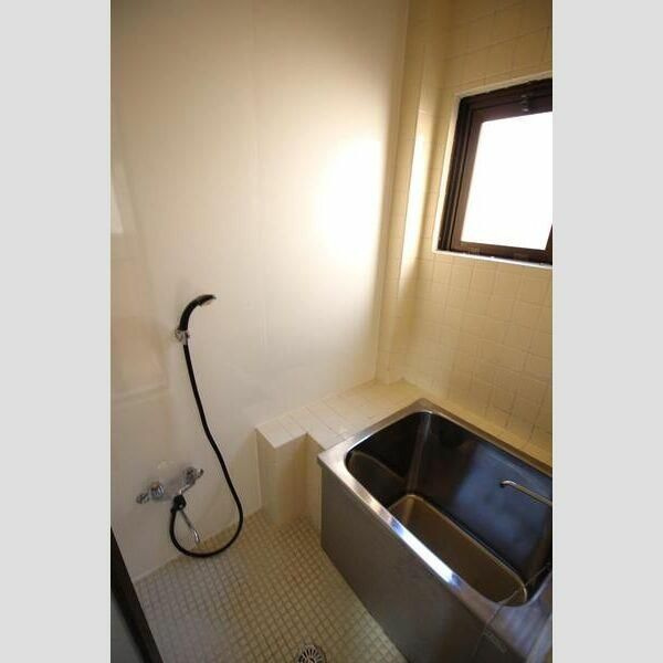 上川ビルの浴室