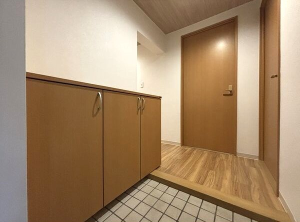 エルグランデ萩山の玄関