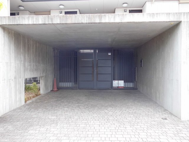 グラッシャス上ノ丸のエントランス