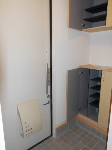 グラッシャス上ノ丸の玄関