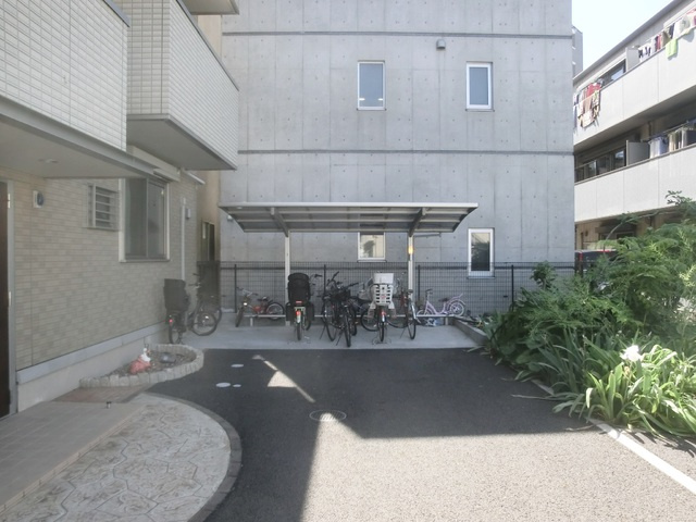 ボヌール・Ｔのその他共用部分|駐輪スペースも屋根付きです♪