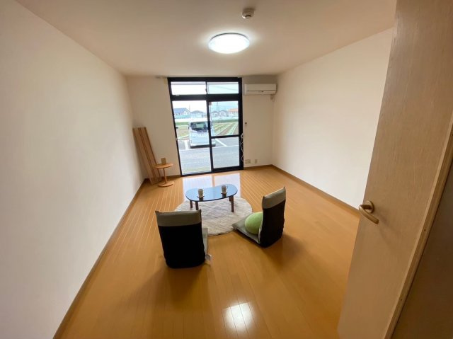 チェスナットガーデンの居間・リビング|現状優先となります