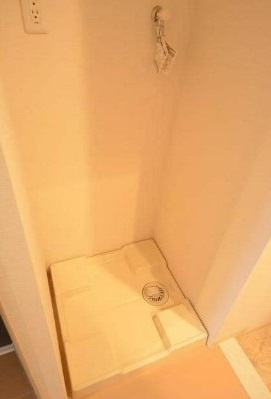 【設備】 | ロイヤルプレイス西荻窪 | 室内洗濯機置き場。