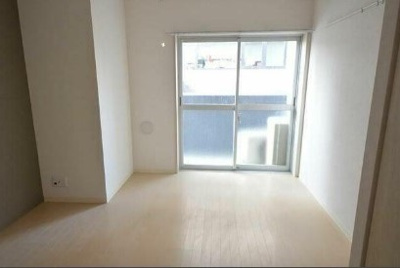 【居間・リビング】 | ロイヤルプレイス西荻窪 | 7.1帖のきれいな洋室。