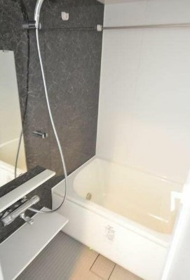 【浴室】 | ロイヤルプレイス西荻窪 | 浴室乾燥機付きバス。