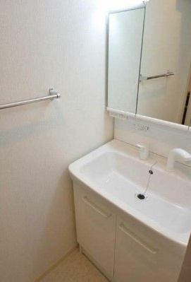 【独立洗面台】 | ロイヤルプレイス西荻窪 | 嬉しい独立洗面台付き。