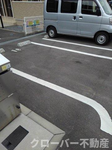 ネオ・レジデンスＡの駐車場