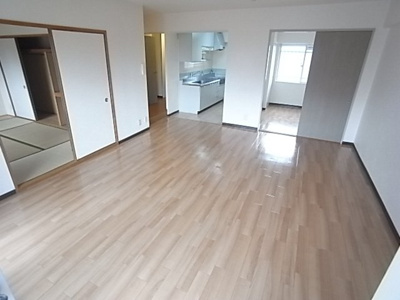 【居間・リビング】 | イーストマンション