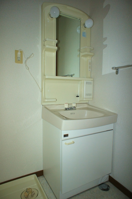 PLEAST御井駅前【10,000円キャッシュバック対象物件】の独立洗面台|独立洗面台、朝の身支度には欠かせません