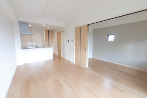 熊本市中央区本山３丁目の賃貸マンションの居間・リビング