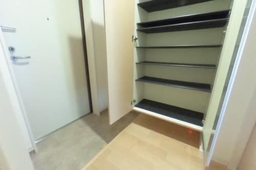 熊本市中央区本山３丁目の賃貸マンションの玄関