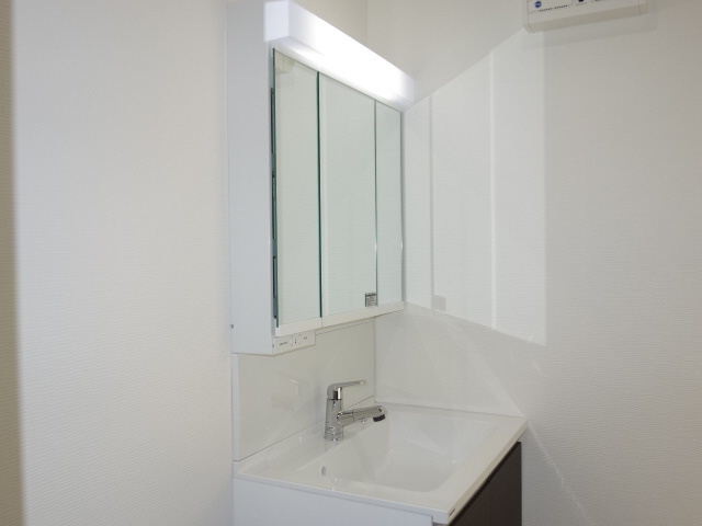 KARIN明石南の洗面所