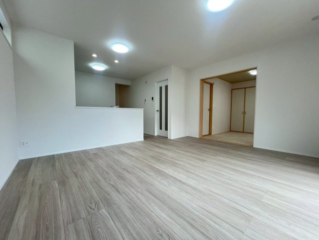 ハートフルタウン与那原町与那原　全4棟の居間・リビング