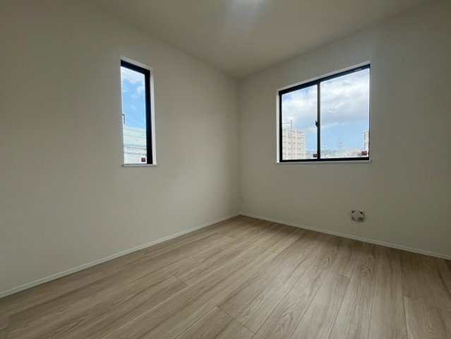 ハートフルタウン与那原町与那原　全4棟の洋室